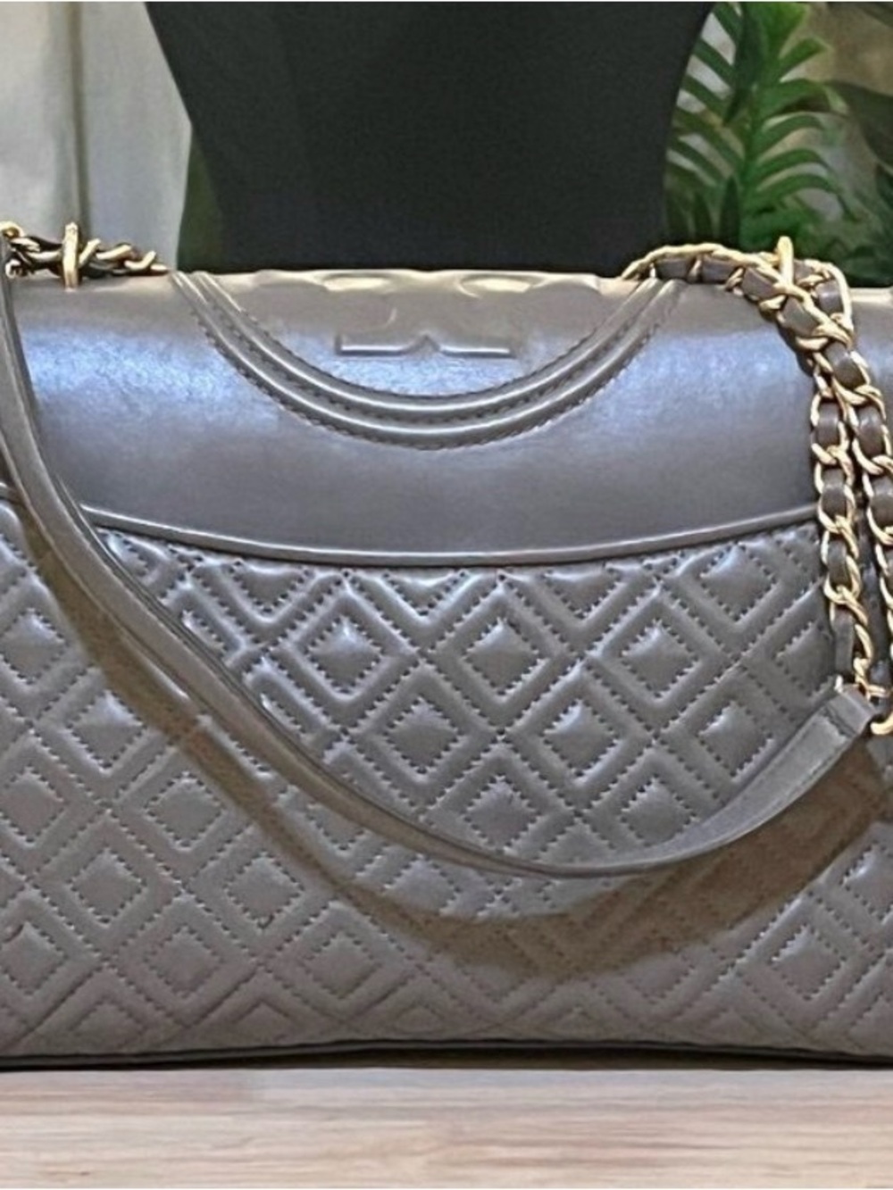 ♦️♦️ AUTHENTIC TORY BURCH QUILTED TAUPE/GREY FLEMING HANDBAG ♦️♦️ - Picture 4 of 11